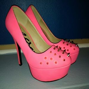 Groove spiked velvet heels size 8
